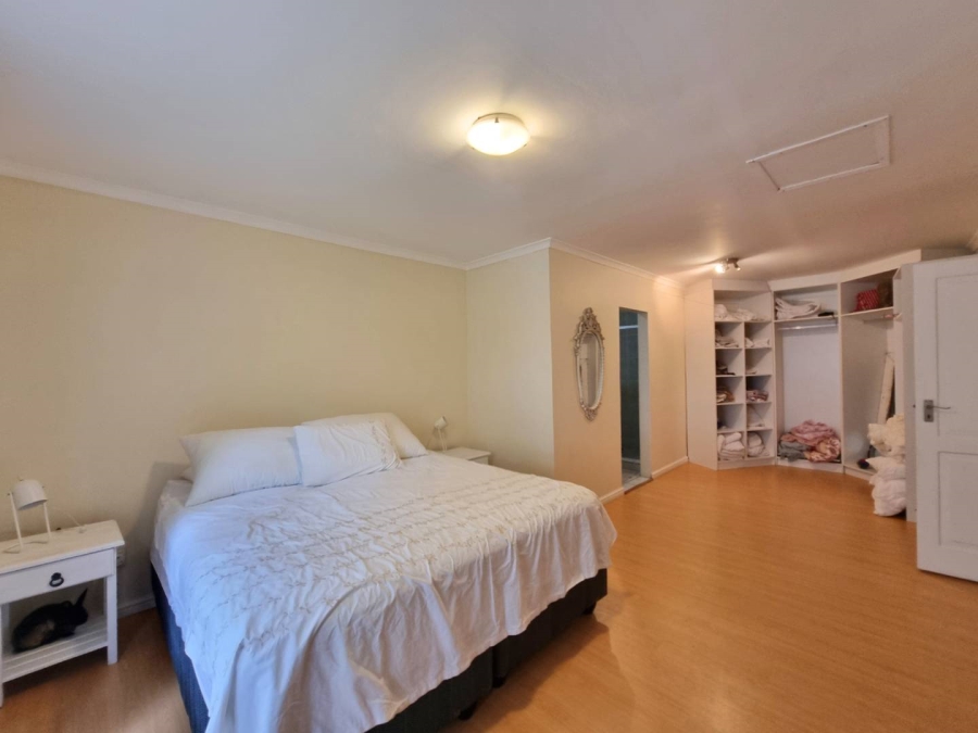 5 Bedroom Property for Sale in Chanteclair Western Cape